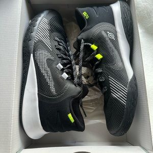 Kyrie Flytrap - Grade School shoes